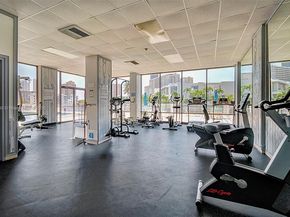 137 Golden Isles Dr 305, Hallandale Beach FL 33009