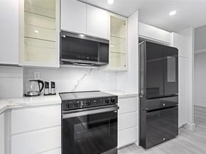 137 Golden Isles Dr 305, Hallandale Beach FL 33009