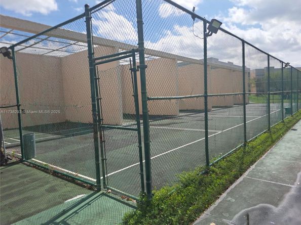 10433 Sunrise Lakes Blvd 104, Sunrise FL 33322