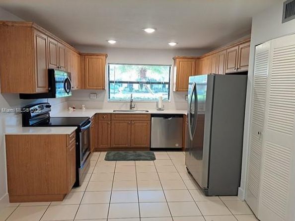 10433 Sunrise Lakes Blvd 104, Sunrise FL 33322
