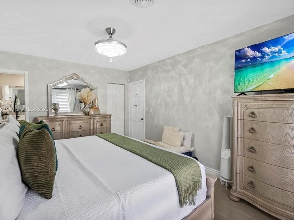 6951 Liberty St, Hollywood FL 33024