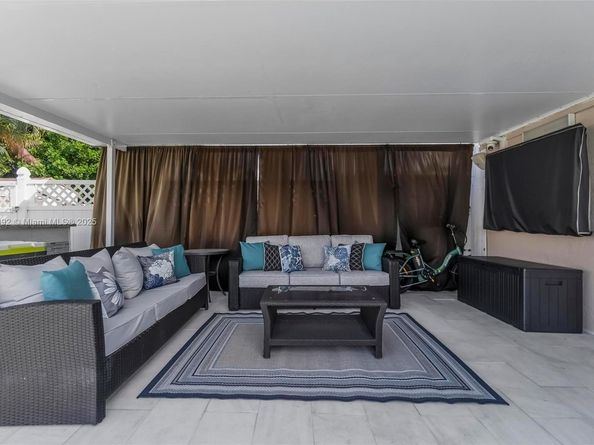 6951 Liberty St, Hollywood FL 33024