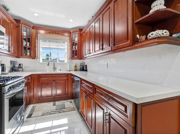 6951 Liberty St, Hollywood FL 33024