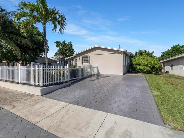 6951 Liberty St, Hollywood FL 33024