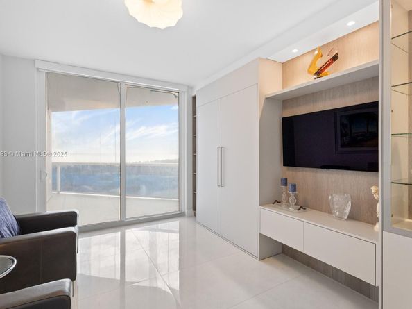 3801 NE 207th St 2002, Aventura FL 33180