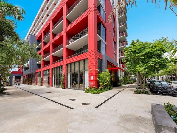 90 NE 32nd 406, Miami FL 33127