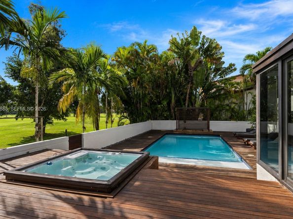 19035 E E. St. Andrews Dr, Hialeah FL 33015