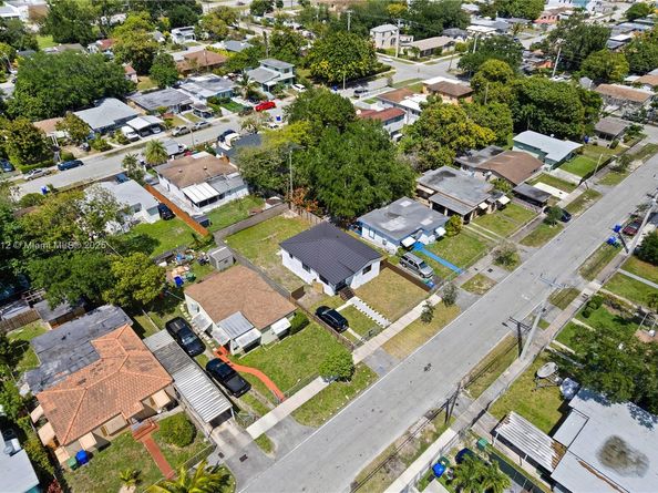 1843 NW 51st Ter, Miami FL 33142