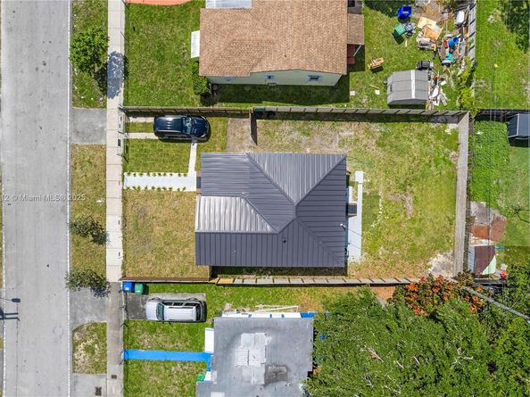 1843 NW 51st Ter, Miami FL 33142