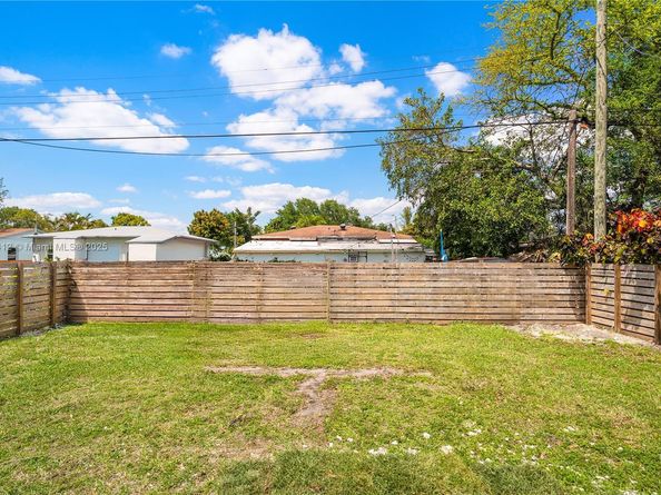 1843 NW 51st Ter, Miami FL 33142