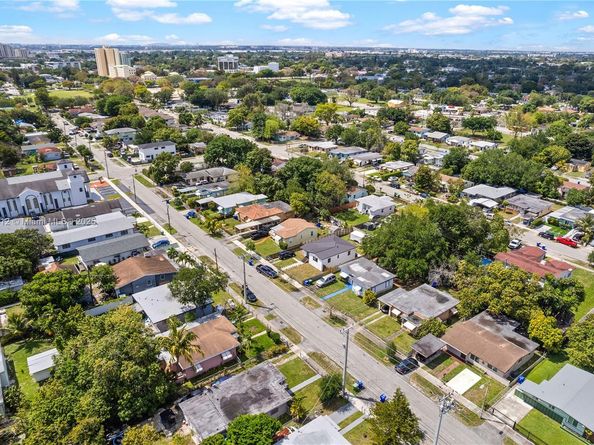 1843 NW 51st Ter, Miami FL 33142
