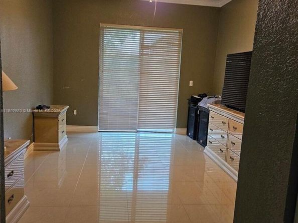 2635 SE 4th Pl, Homestead FL 33033