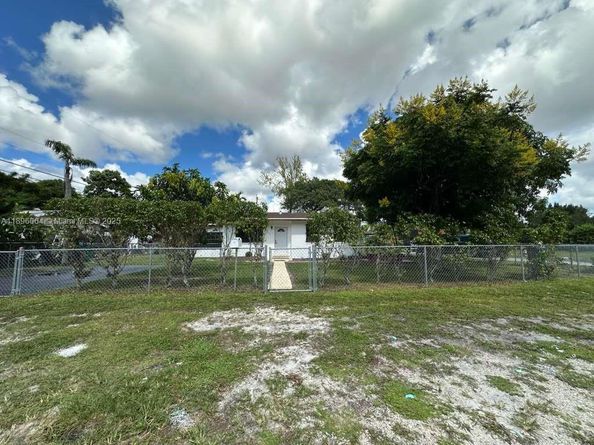 535 Harem Ave, Opa-Locka FL 33054