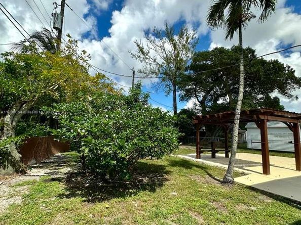 535 Harem Ave, Opa-Locka FL 33054