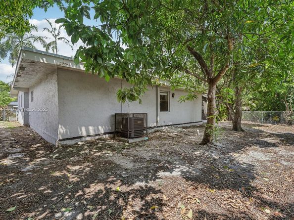 2649 Pine Tree Dr, Miramar FL 33023