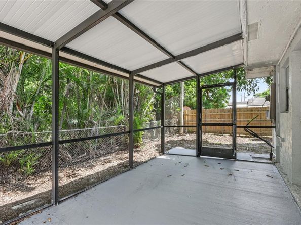2649 Pine Tree Dr, Miramar FL 33023
