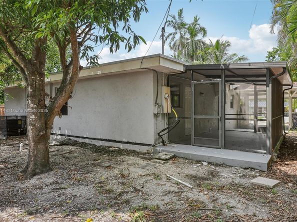 2649 Pine Tree Dr, Miramar FL 33023