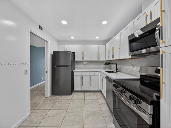 3001 S Course Dr 105, Pompano Beach FL 33069