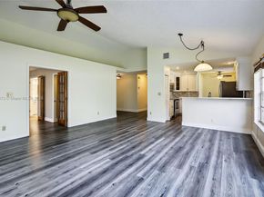 8800 Lake Park Cir N, Davie FL 33328