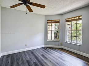 8800 Lake Park Cir N, Davie FL 33328