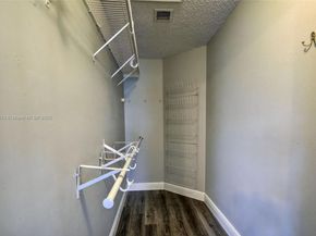 8800 Lake Park Cir N, Davie FL 33328