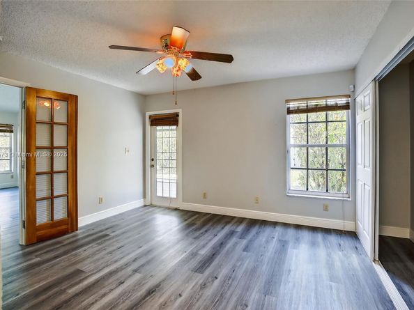 8800 Lake Park Cir N, Davie FL 33328