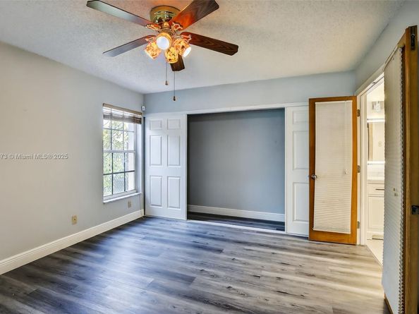 8800 Lake Park Cir N, Davie FL 33328