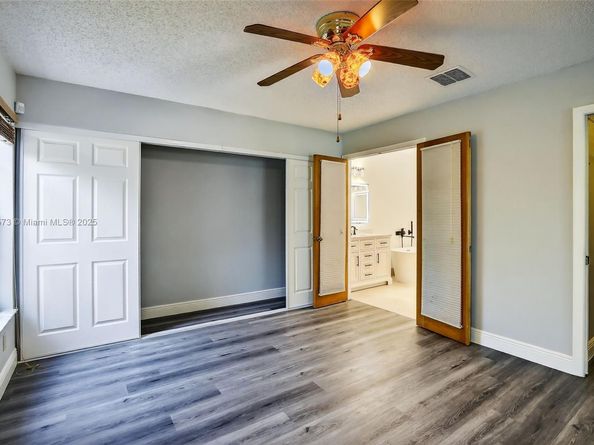 8800 Lake Park Cir N, Davie FL 33328