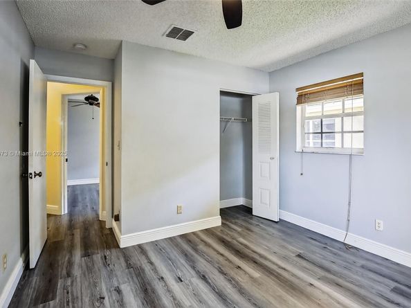 8800 Lake Park Cir N, Davie FL 33328