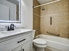 8800 Lake Park Cir N, Davie FL 33328