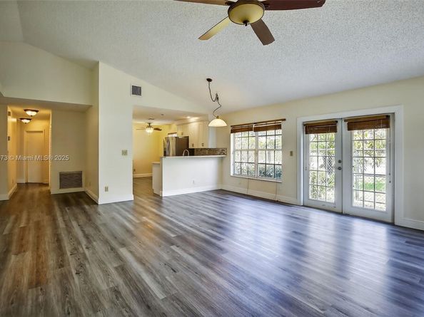 8800 Lake Park Cir N, Davie FL 33328