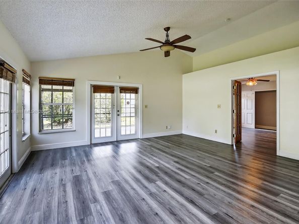 8800 Lake Park Cir N, Davie FL 33328