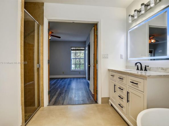 8800 Lake Park Cir N, Davie FL 33328