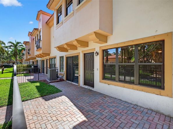 4759 Cypress St, Coconut Creek FL 33073