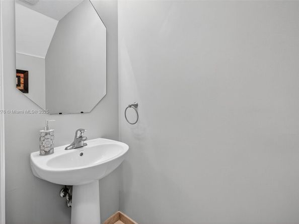 4759 Cypress St, Coconut Creek FL 33073