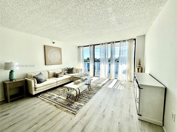 20515 E Country Club Dr 245, Aventura FL 33180