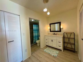 20515 E Country Club Dr 245, Aventura FL 33180