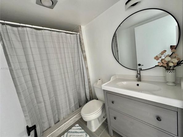 20515 E Country Club Dr 245, Aventura FL 33180