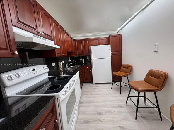 20515 E Country Club Dr 245, Aventura FL 33180