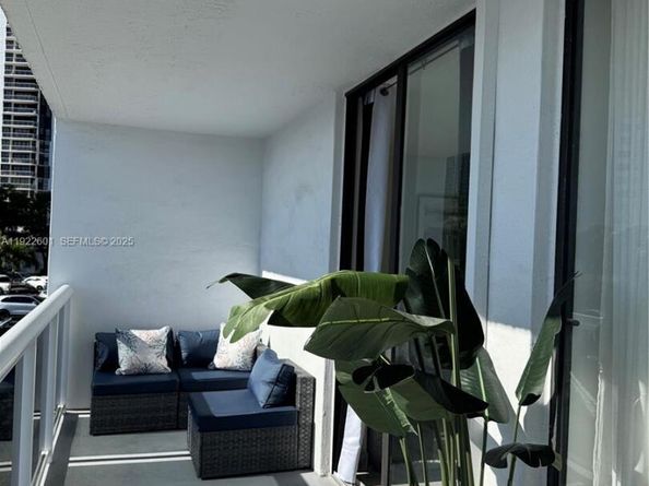 20515 E Country Club Dr 245, Aventura FL 33180