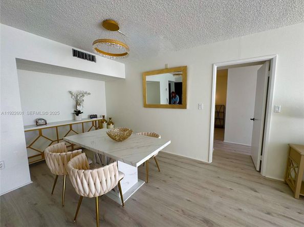 20515 E Country Club Dr 245, Aventura FL 33180