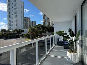 20515 E Country Club Dr 245, Aventura FL 33180