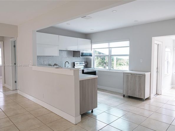 2842 Jackson St, Hollywood FL 33020