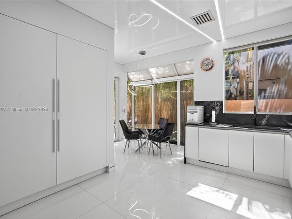 3710 NE 208th Ter, Aventura FL 33180