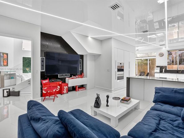 3710 NE 208th Ter, Aventura FL 33180