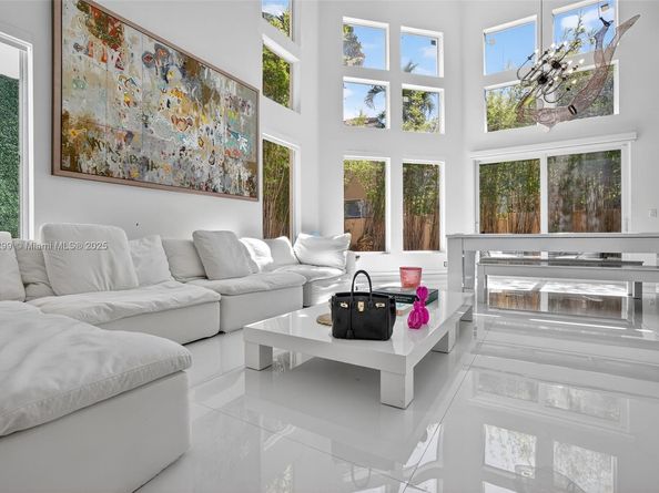 3710 NE 208th Ter, Aventura FL 33180