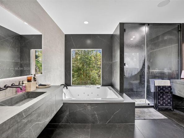 3710 NE 208th Ter, Aventura FL 33180