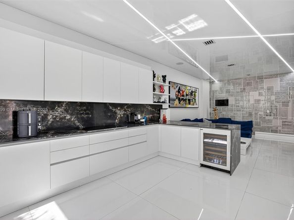 3710 NE 208th Ter, Aventura FL 33180