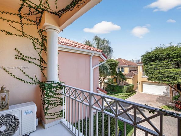 3710 NE 208th Ter, Aventura FL 33180