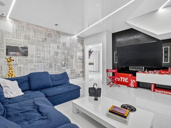 3710 NE 208th Ter, Aventura FL 33180